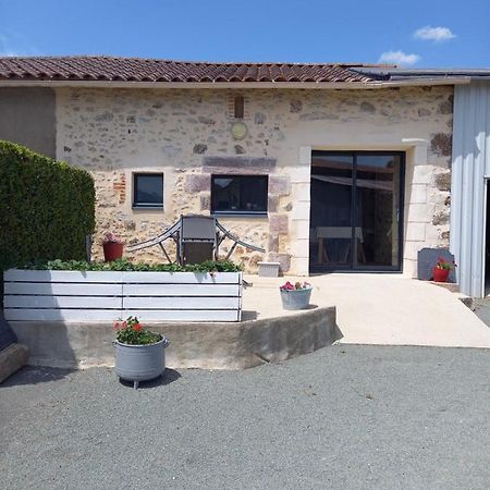 Gite La Petite Maison Montournais Екстер'єр фото