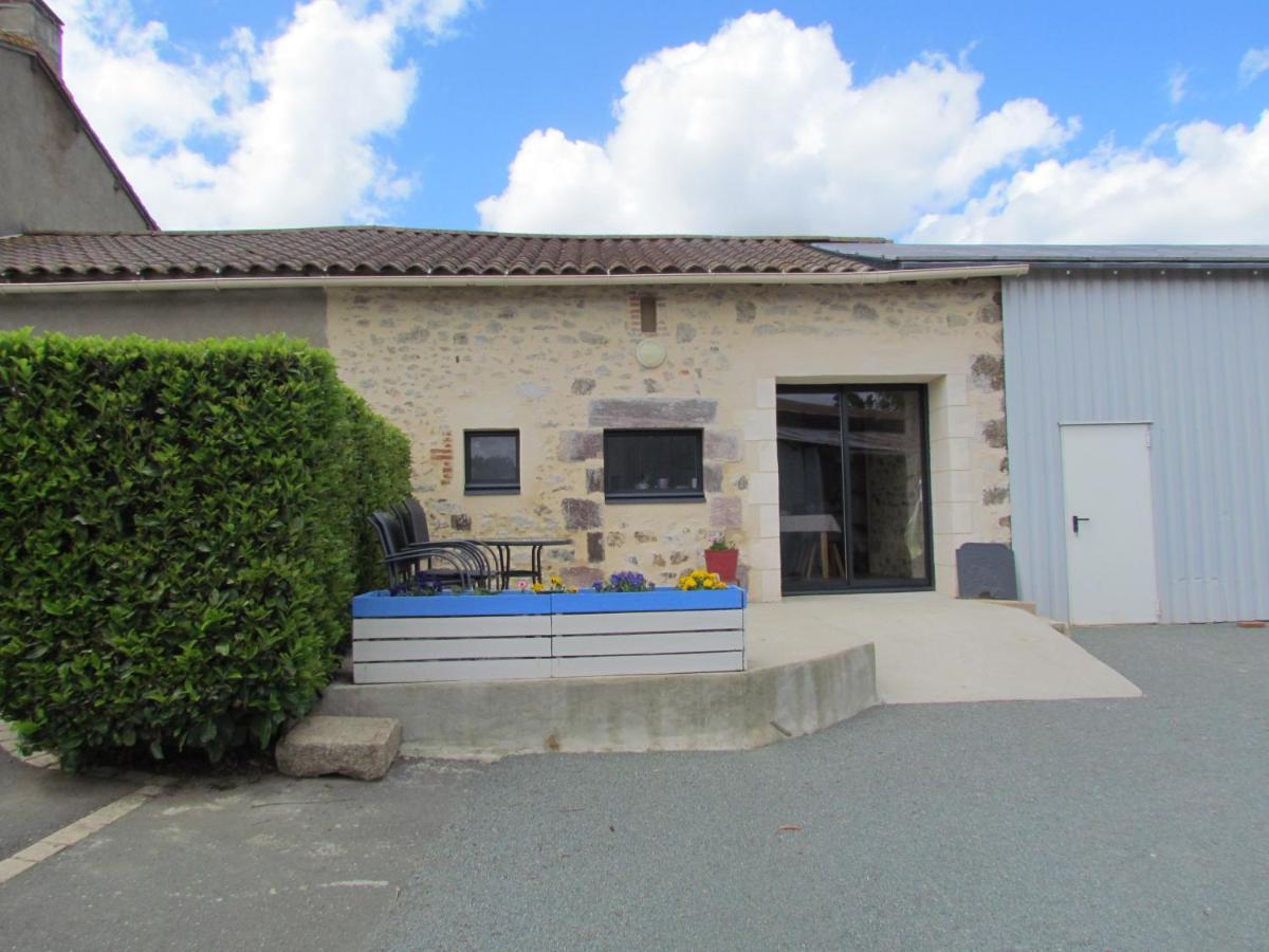 Gite La Petite Maison Montournais Екстер'єр фото