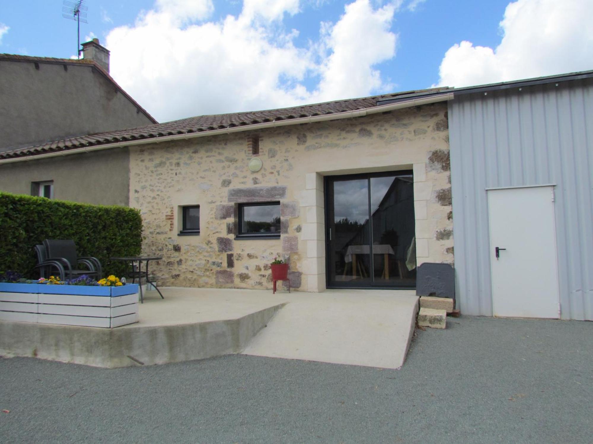 Gite La Petite Maison Montournais Екстер'єр фото