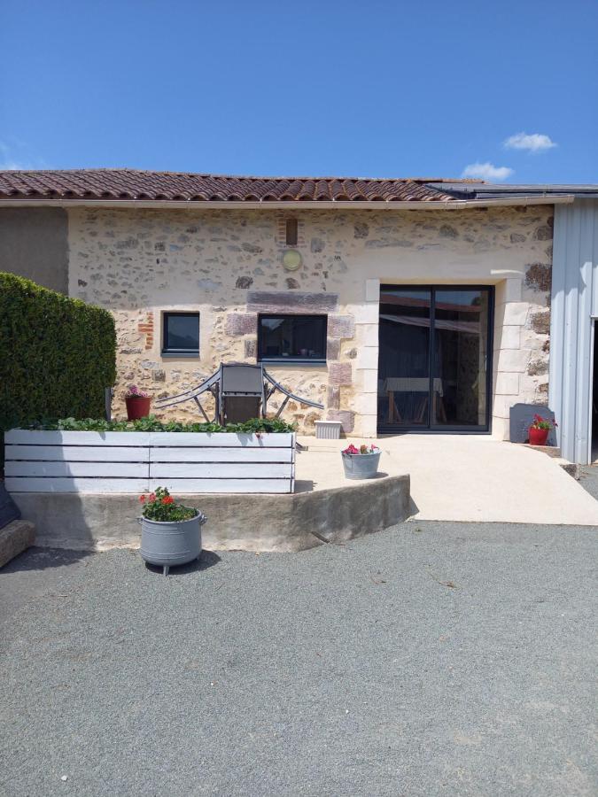 Gite La Petite Maison Montournais Екстер'єр фото