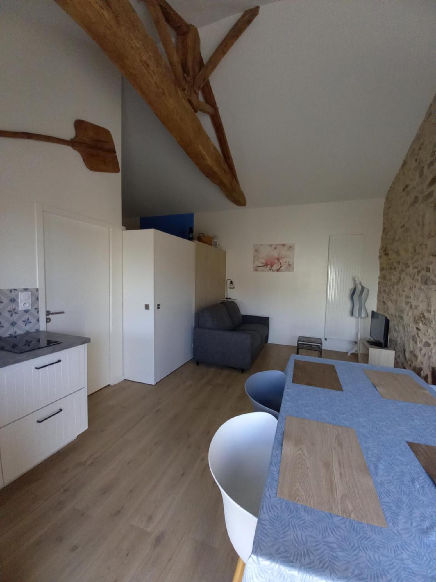 Gite La Petite Maison Montournais Екстер'єр фото
