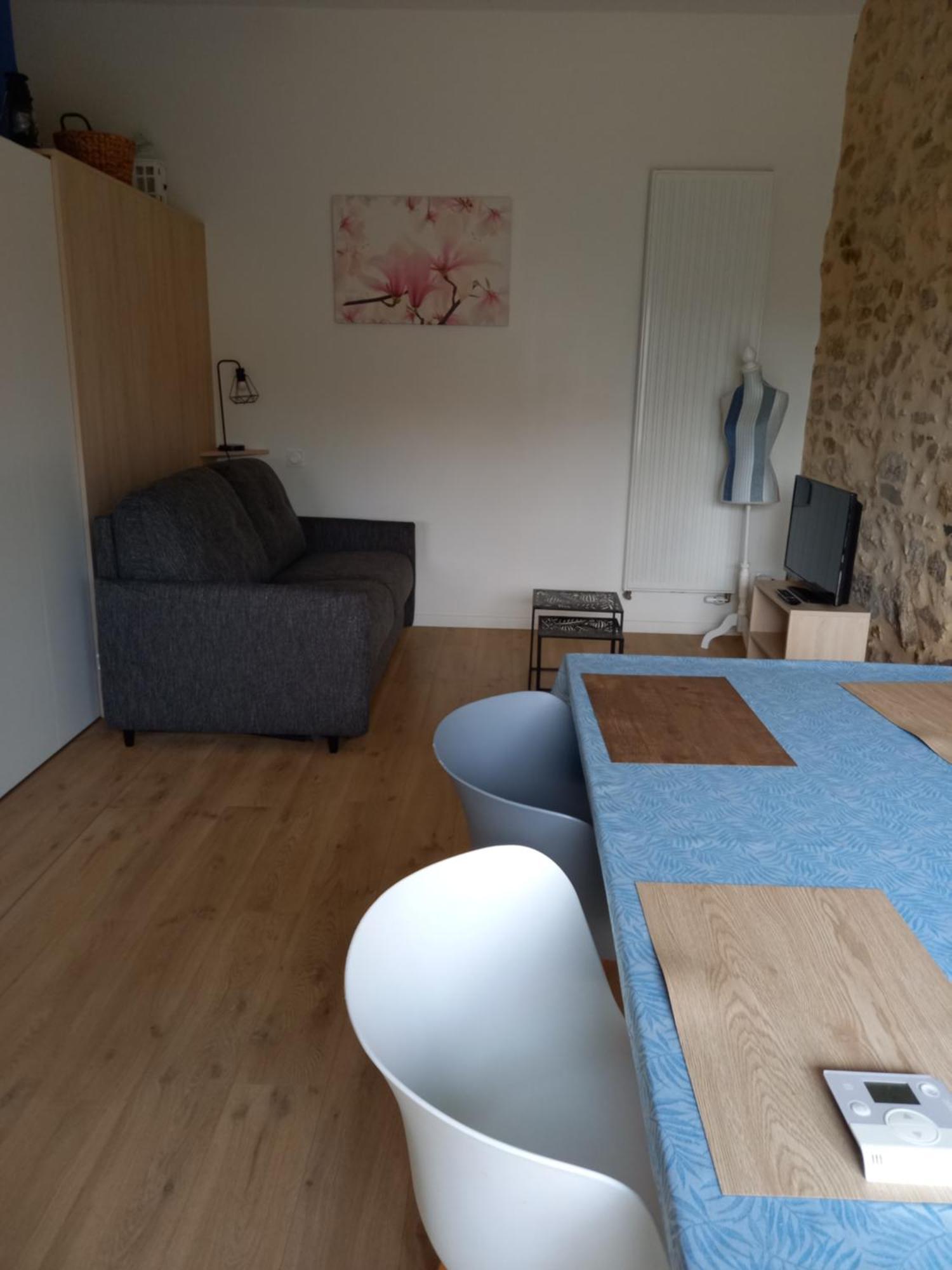 Gite La Petite Maison Montournais Екстер'єр фото